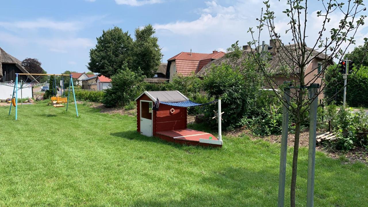 Ferienhaus Alte Schule Rambin Auf Ruegen エクステリア 写真